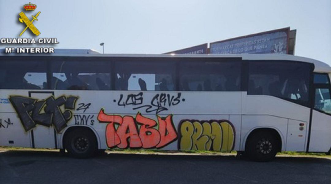 Graffiti en un autobús