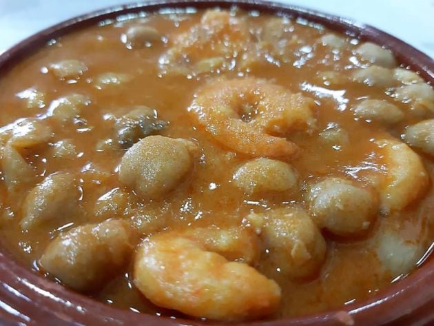 Garbanzos con langostinos