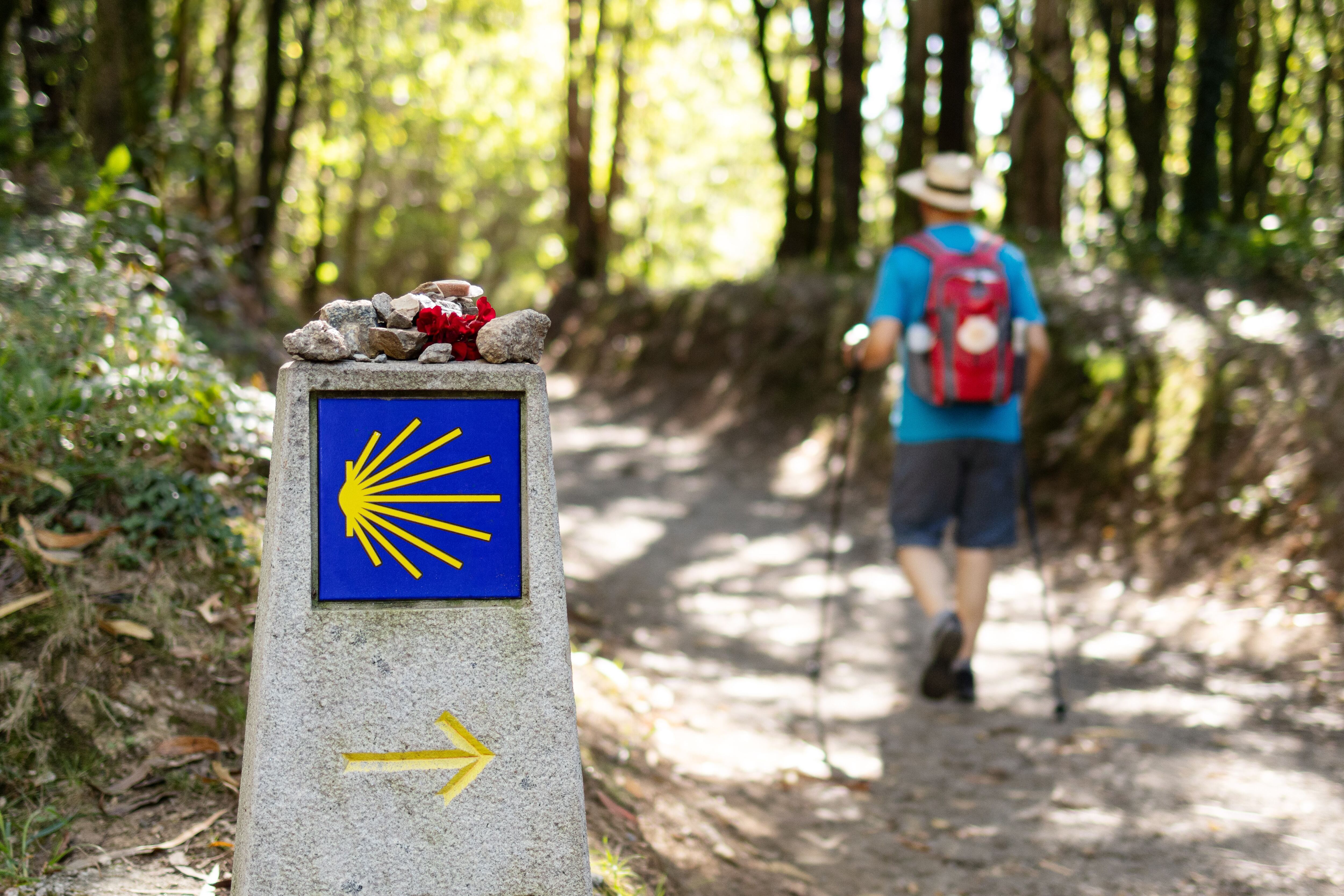 Un peregrino haciendo el Camino de Santiago