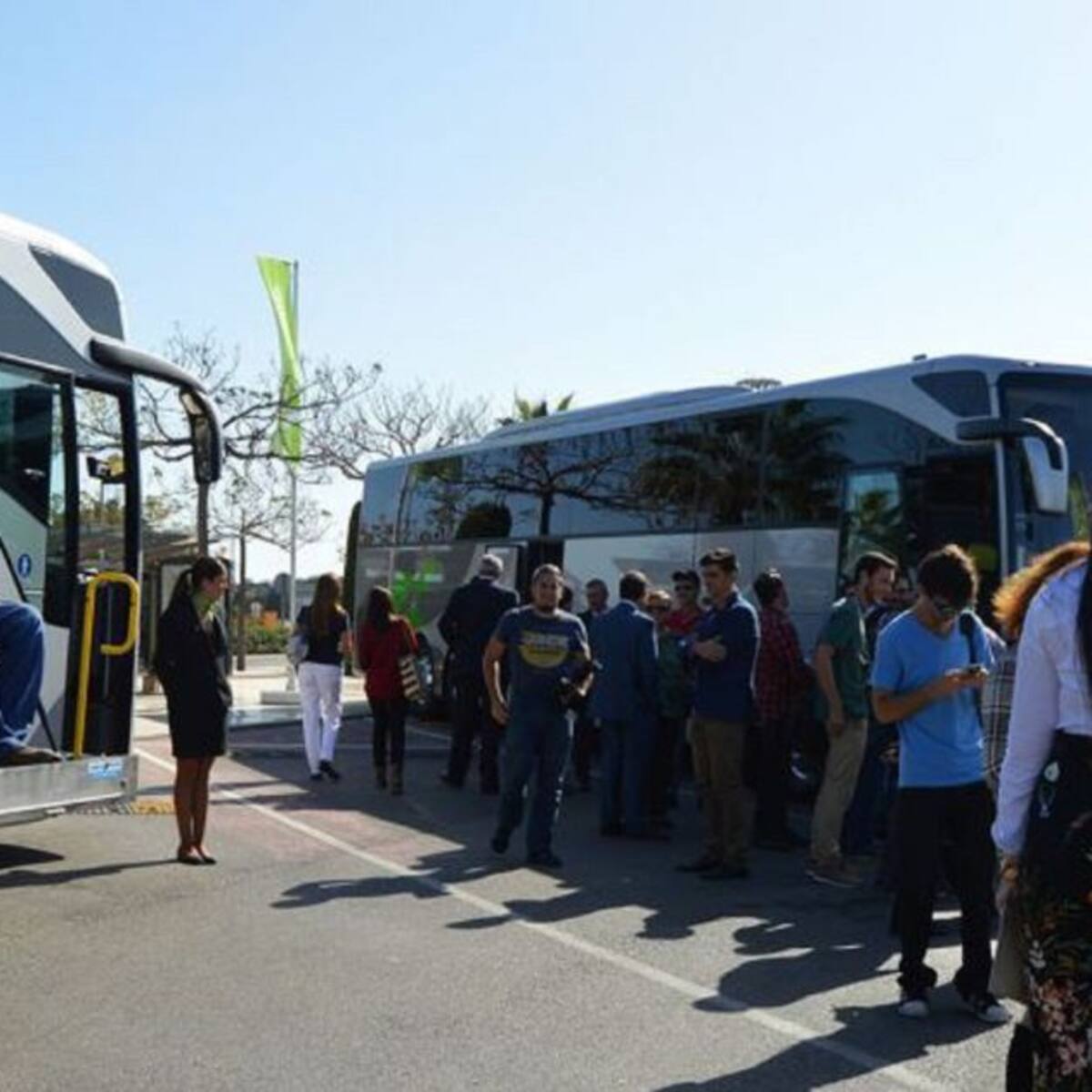 El ayuntamiento de Elda continúa sin convocar las becas de transporte del curso 2017/2018