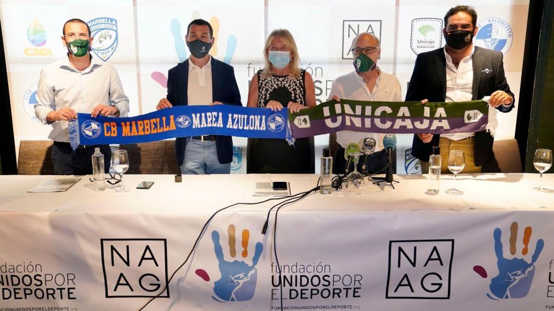 El acto de la firma del acuerdo entre el Unicaja y el CB Marbella