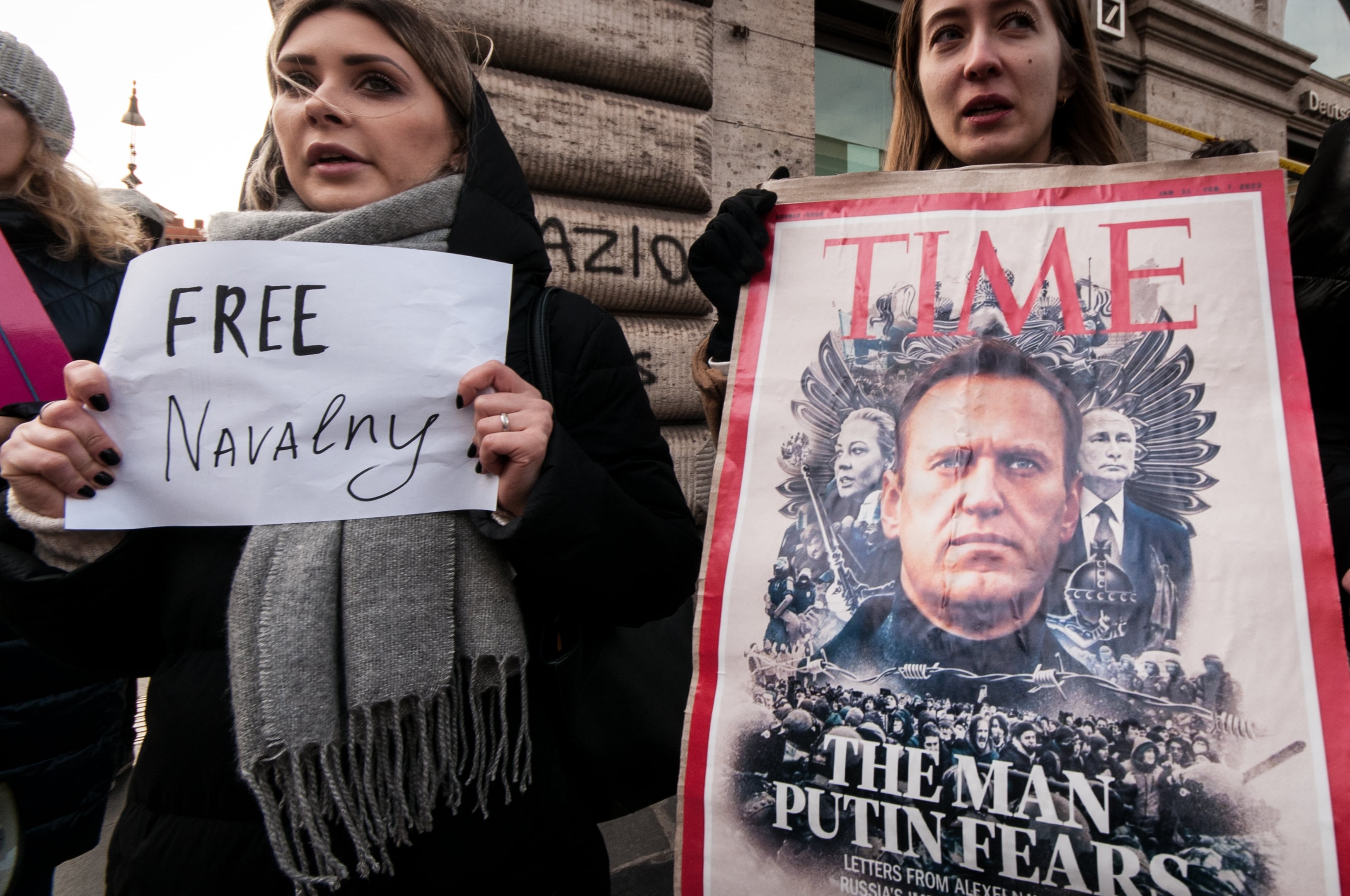 Imagen de archivo de activistas manifestándose a favor de Alexei Navalni