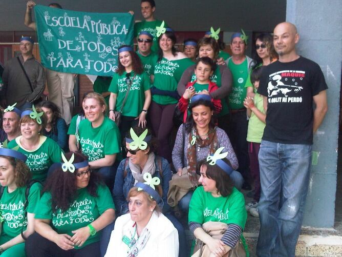 Protestas en el colegio Pedro Gómez Bosque, apoyadas por el músico Jesús Cifuentes