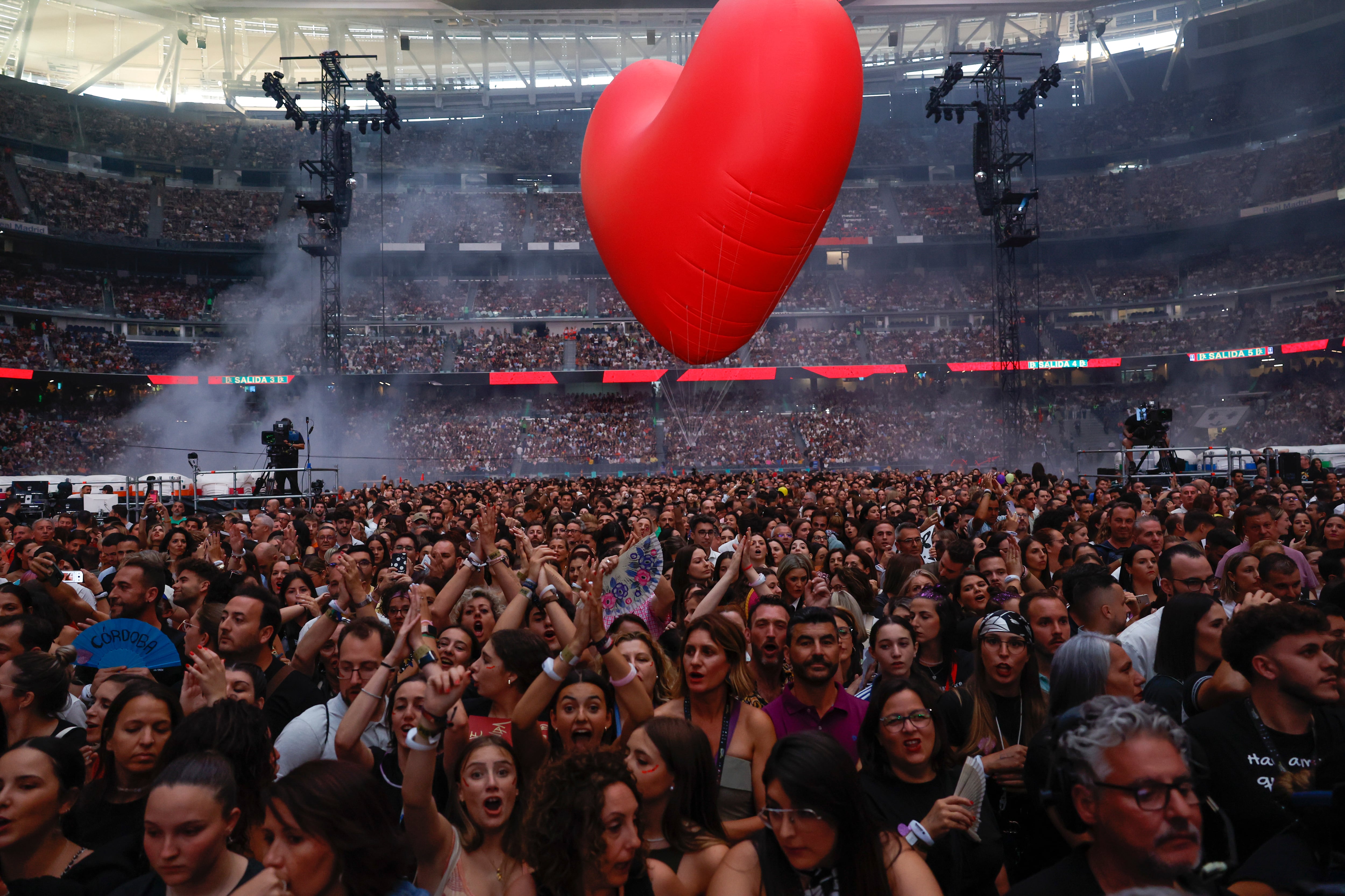 Los usuarios que solamente quieran solicitar la devolución de su entrada de uno de los conciertos cancelados en el Bernabéu podrán hacerlo directamente con la empresa que vendió el ticket.