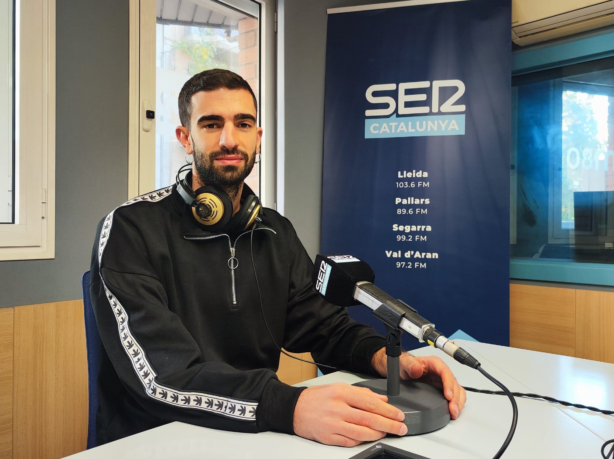 Èric Morros és un dels socis fundadors de la cooperativa d&#039;iniciativa social Obrint Portes que té per objectiu oferir habitatge digne a col·lectius en risc d&#039;exclusió a través de la masoveria urbana.