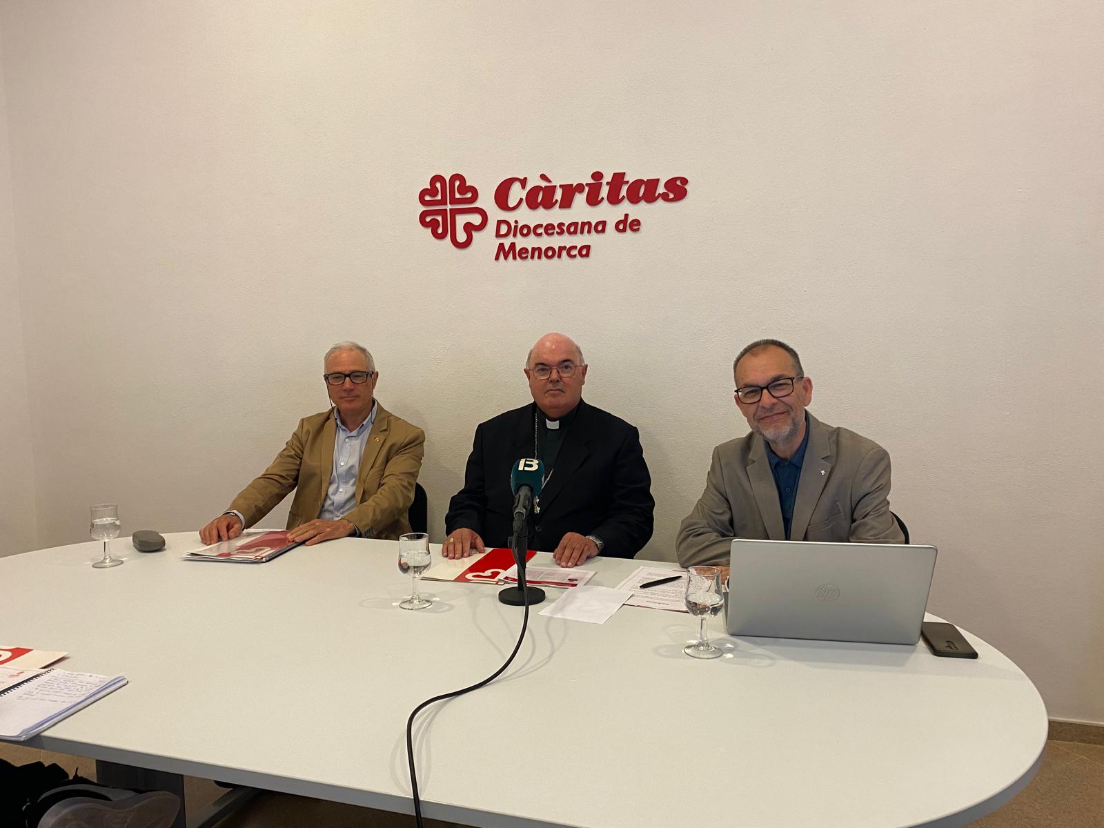 Gerard Villalonga, Bisbe de Menorca, Lorenzo Lafuente,	director i Guillem Ferrer, delegat episcopal i secretari general
