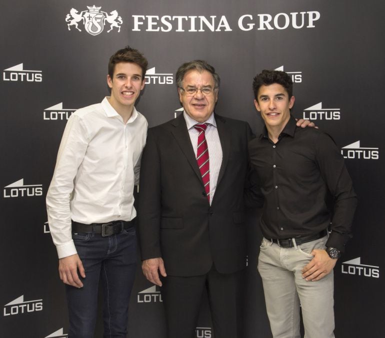 Miguel Rodríguez con los hermanos Márquez.