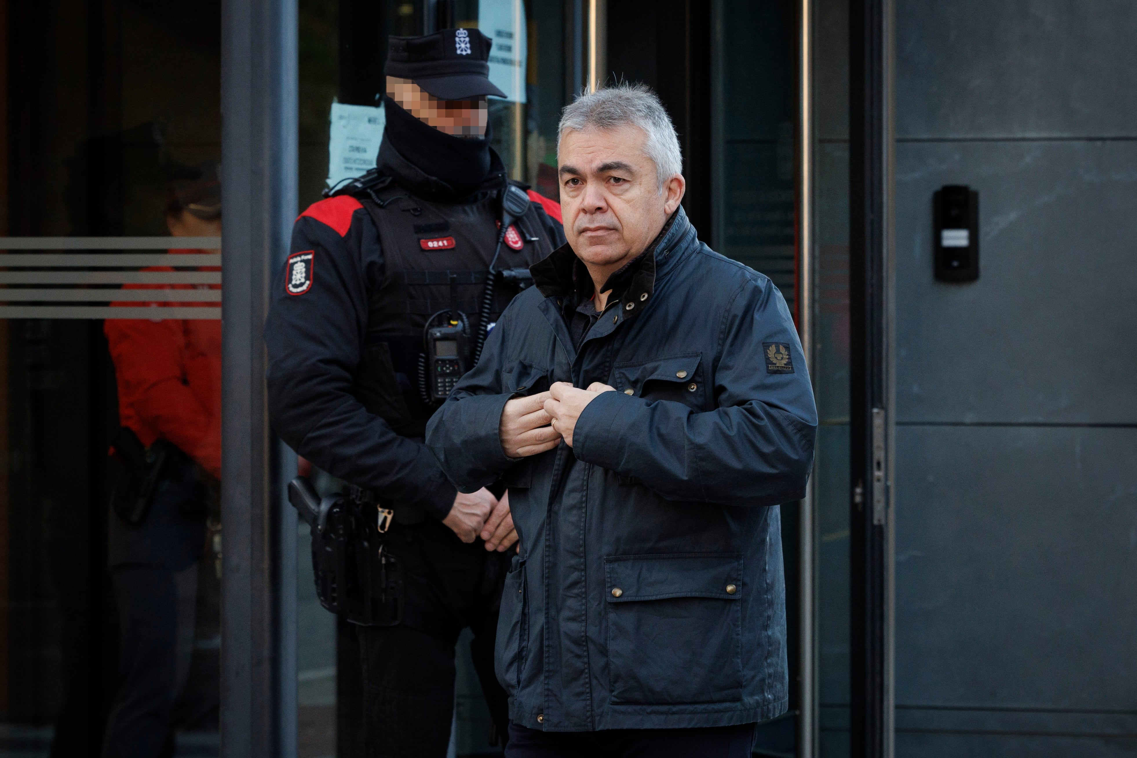 El exsecretario de Organización del PSOE Santos Cerdán a su salida este lunes por primera vez al Juzgado de Primera Instancia de Tafalla 