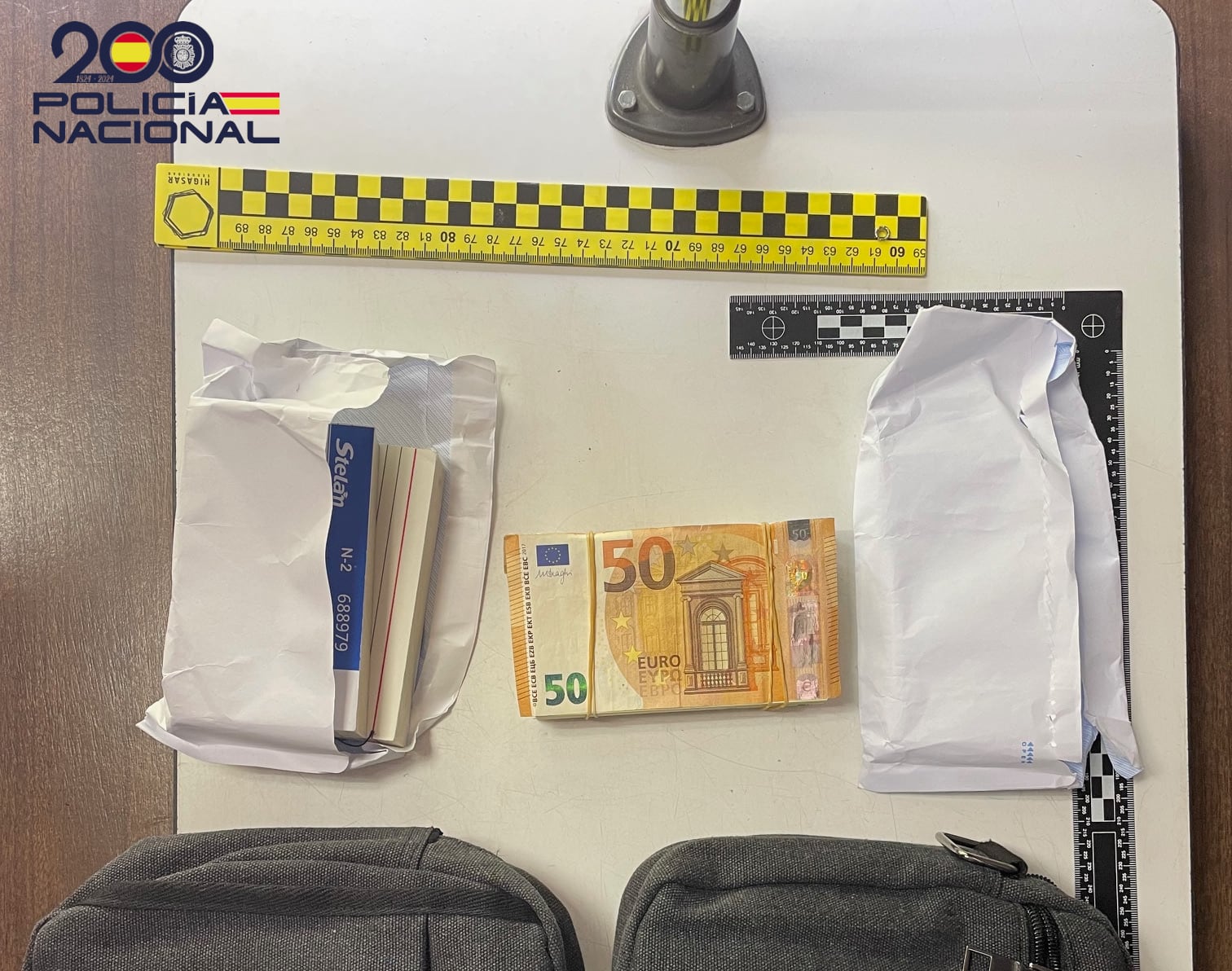 La Policía Nacional detiene a un hombre infraganti cuando pretendía estafar a una persona mayor por el método del “Tocomocho”