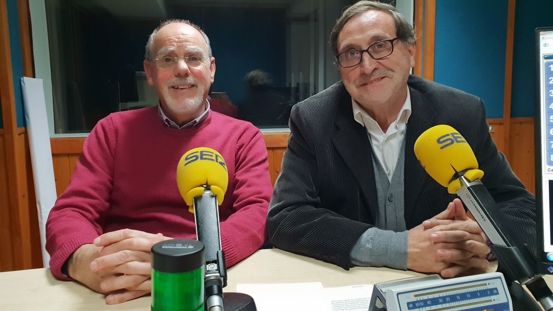 José Villaverde y Jesús Manuel Zaballa en el estudio de La Ventana de Cantabria.