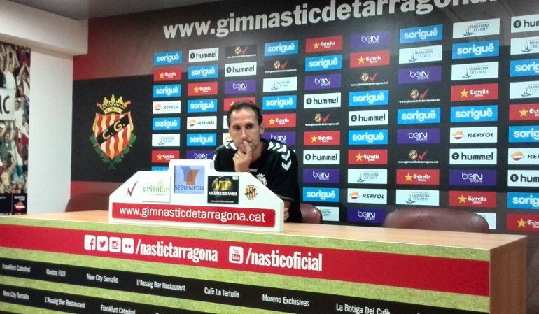 L&#039;entrenador del Nàstic, Vicente Moreno en roda de premsa.