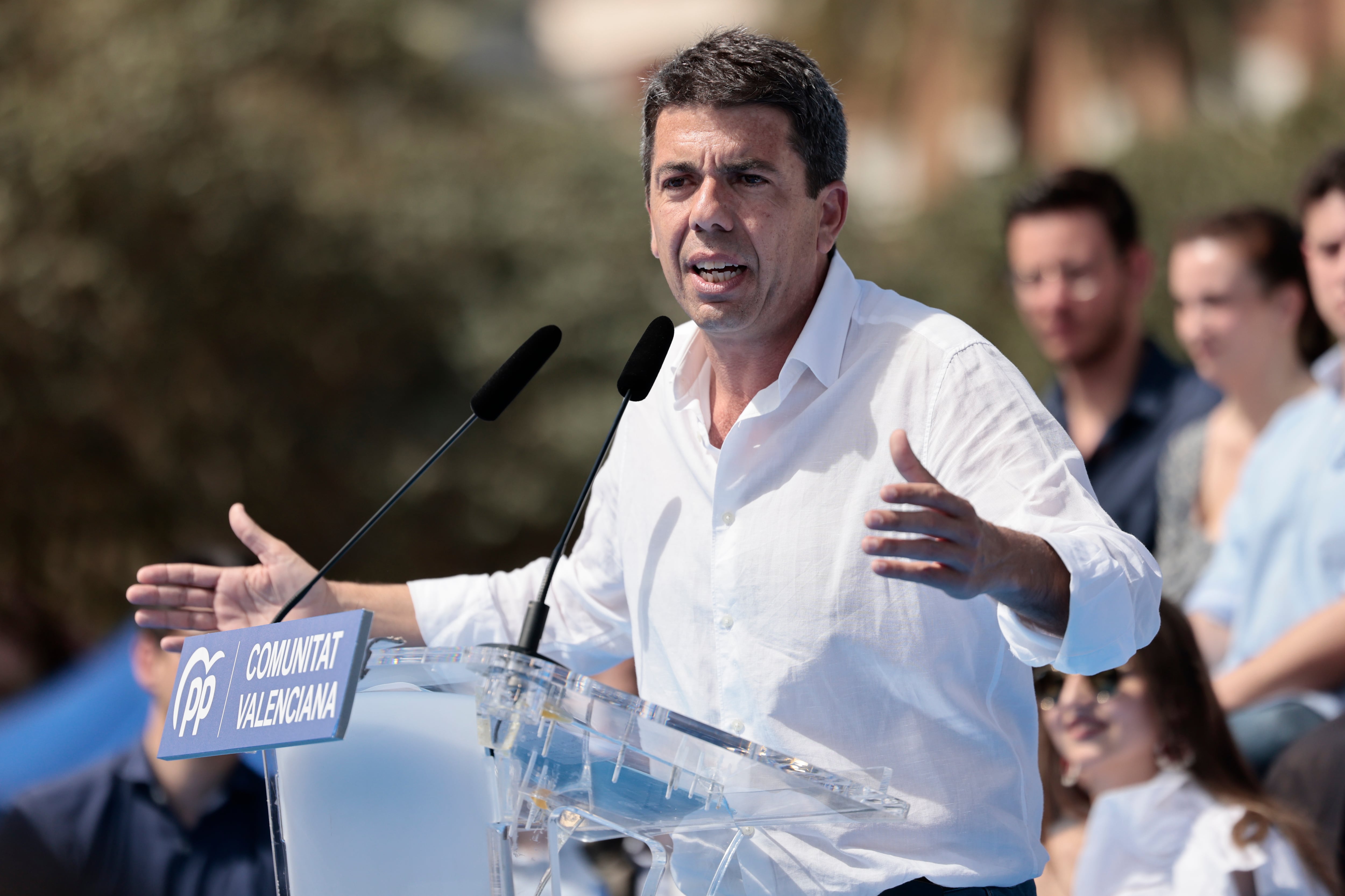 VALENCIA, 26/03/2023.- El candidato a la Presidencia de la Generalitat, Carlos Mazón durante su intervención en un acto que el PP califica como su pistoletazo de salida de la precampaña para las elecciones del 28 de mayo, con el mensaje de que el cambio en la Comunitat Valenciana &quot;está cerca&quot;, este domingo en Valencia