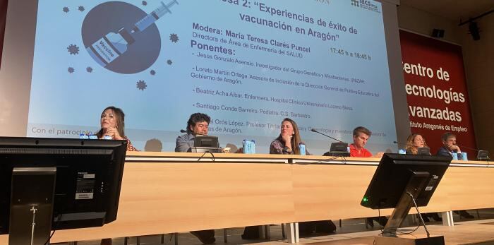 Una de las mesas organizada durante la jornada sobre vacunación en Aragón