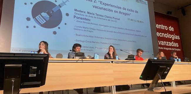 Una de las mesas organizada durante la jornada sobre vacunación en Aragón