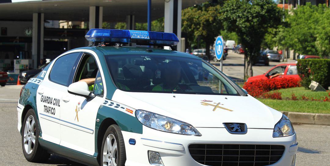 El fugado impactó con un vehículo de la Guardia Civil