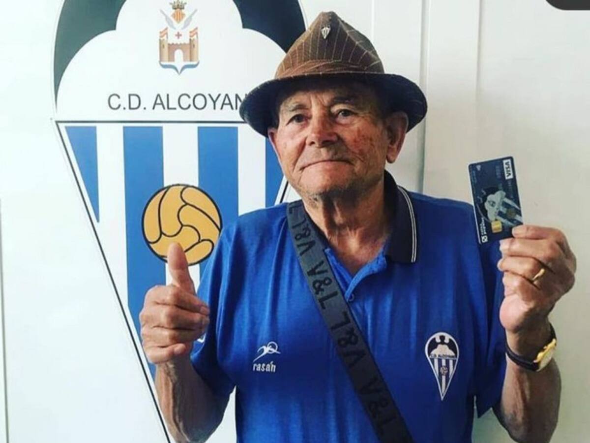 Duelo en las Huestes Blanquiazules por el fallecimiento de Lorenzo Cabezas, gran aficionado del Alcoyano
