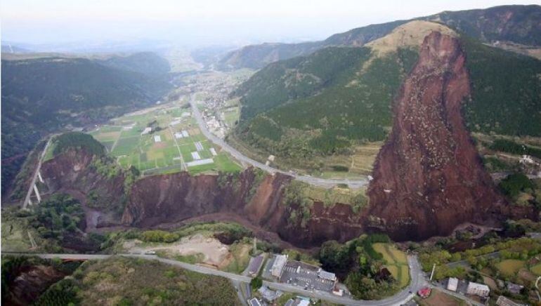 Imagen de Minamiaso, el pueblo que ha quedado dividido por una falla