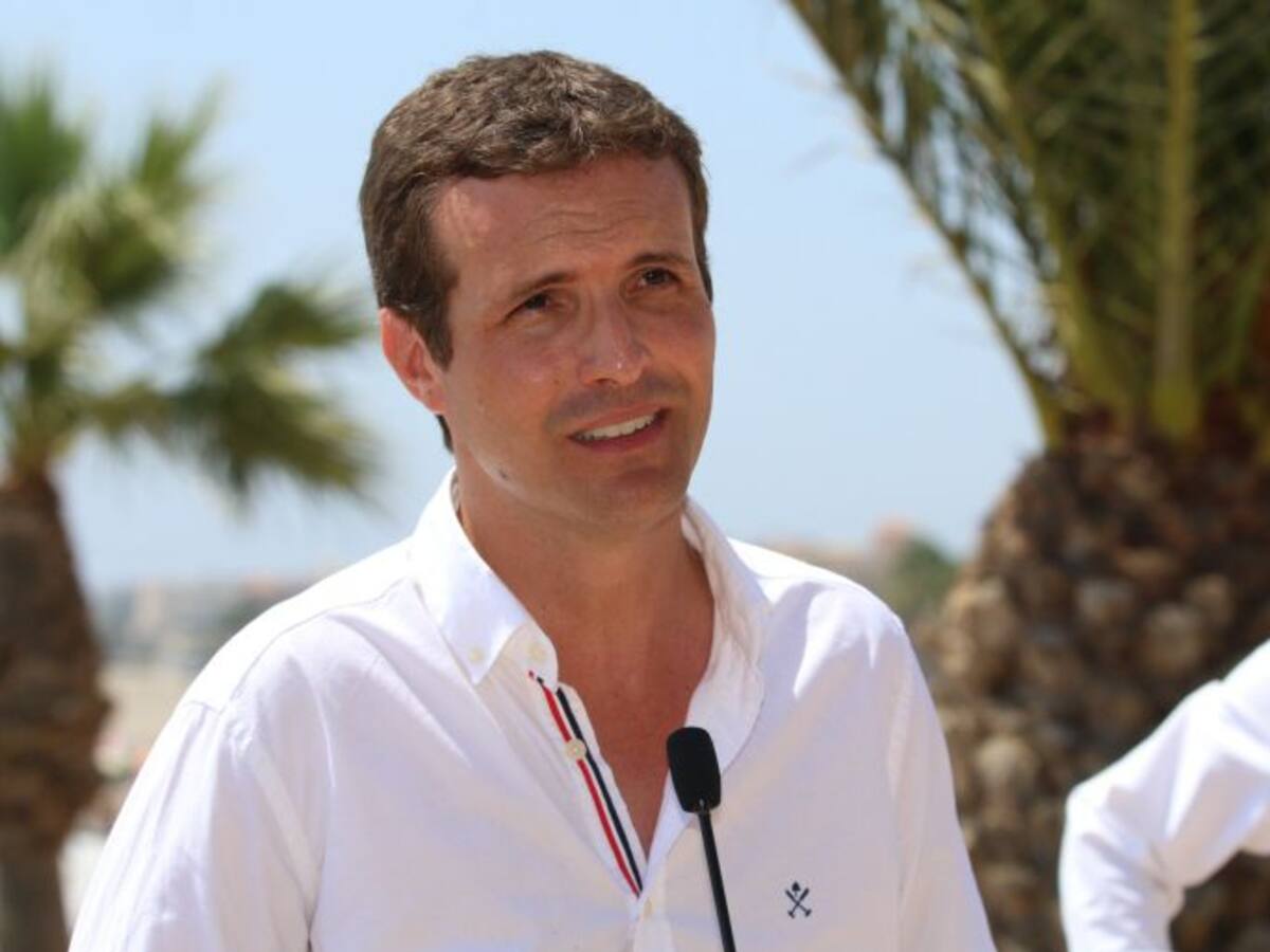 Pablo Casado carga contra el catalán y acusa de turismofobia al Govern de Armengol