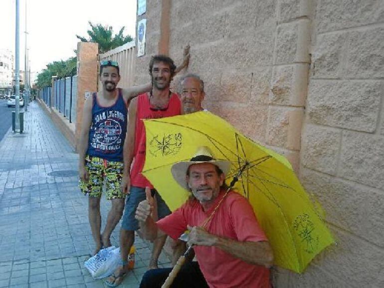 Pablo, Fernando, Fabián y Pedro, los primeros en la cola