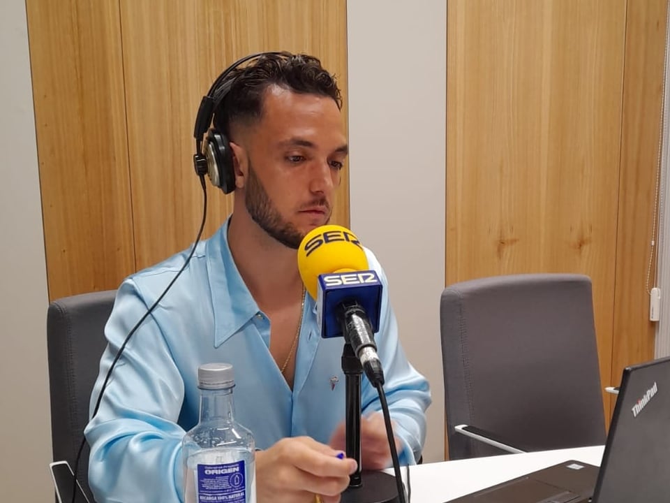 C. Tangana durante su charla en el &#039;El Larguero&#039; presentando el himno del centenario del Celta