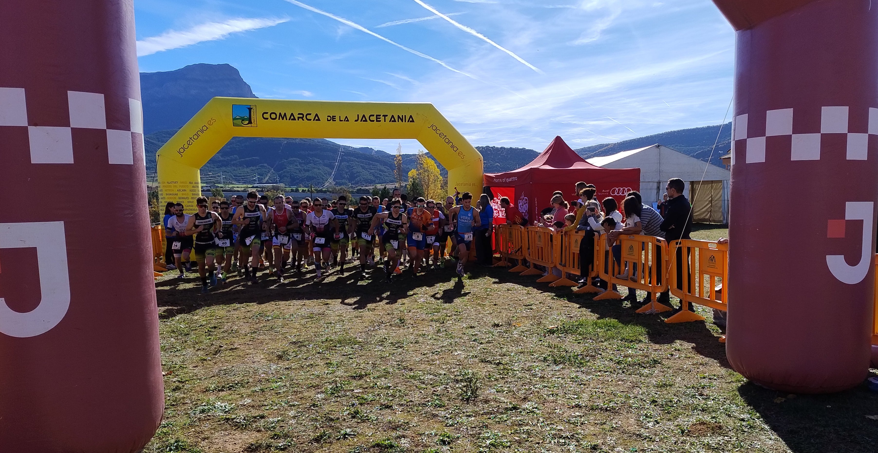 Salida con la Peña Oroel al fondo