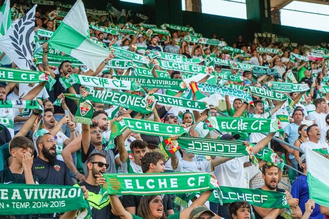 La afición del Elche en el Martínez Valero en un partido de esta temporada