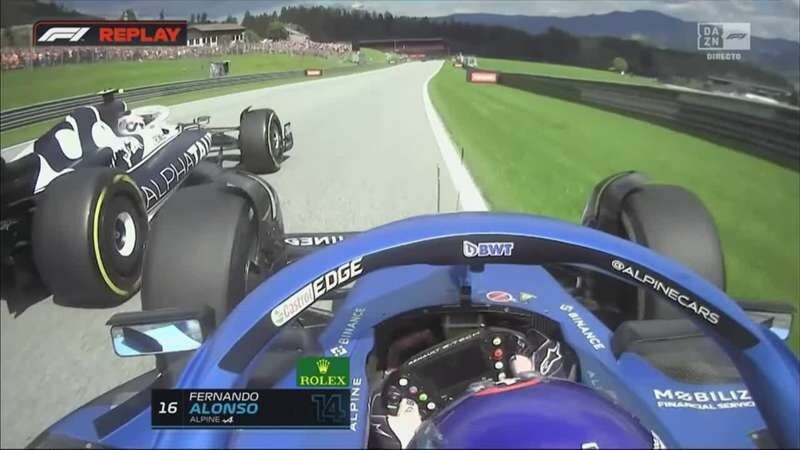 Momento de &#039;incidente&#039; entre Alonso y Tsunoda