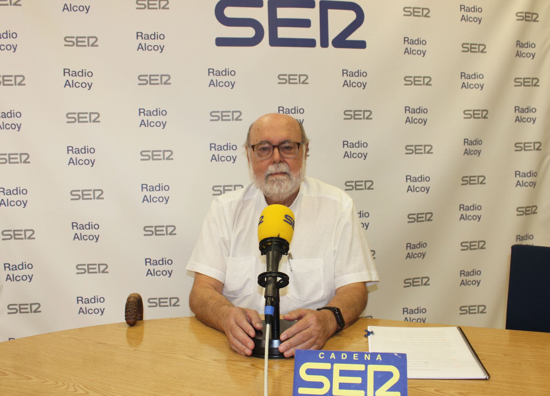 José María Soriano, en el estudio central de Radio Alcoy