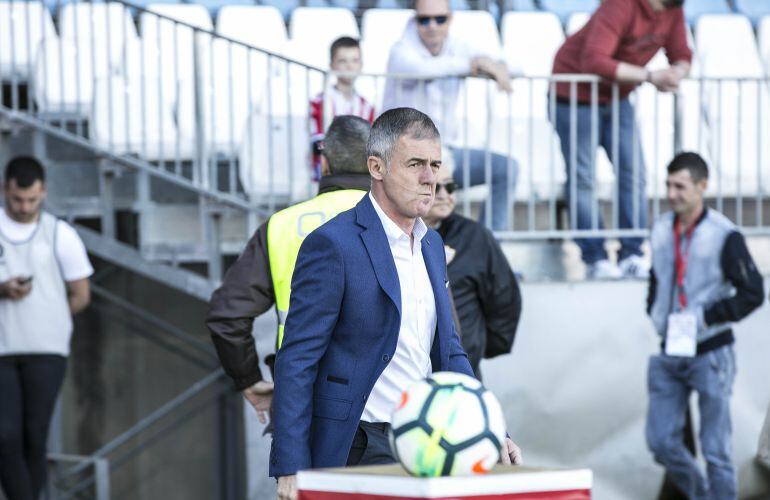 Lucas Alcaraz antes del inicio del partido.