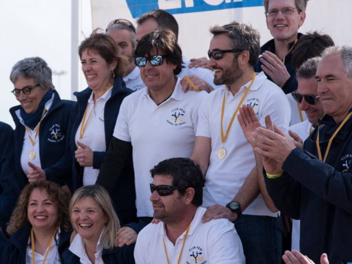 Los veteranos del Club Rem Dénia dominan la prueba de Gandía