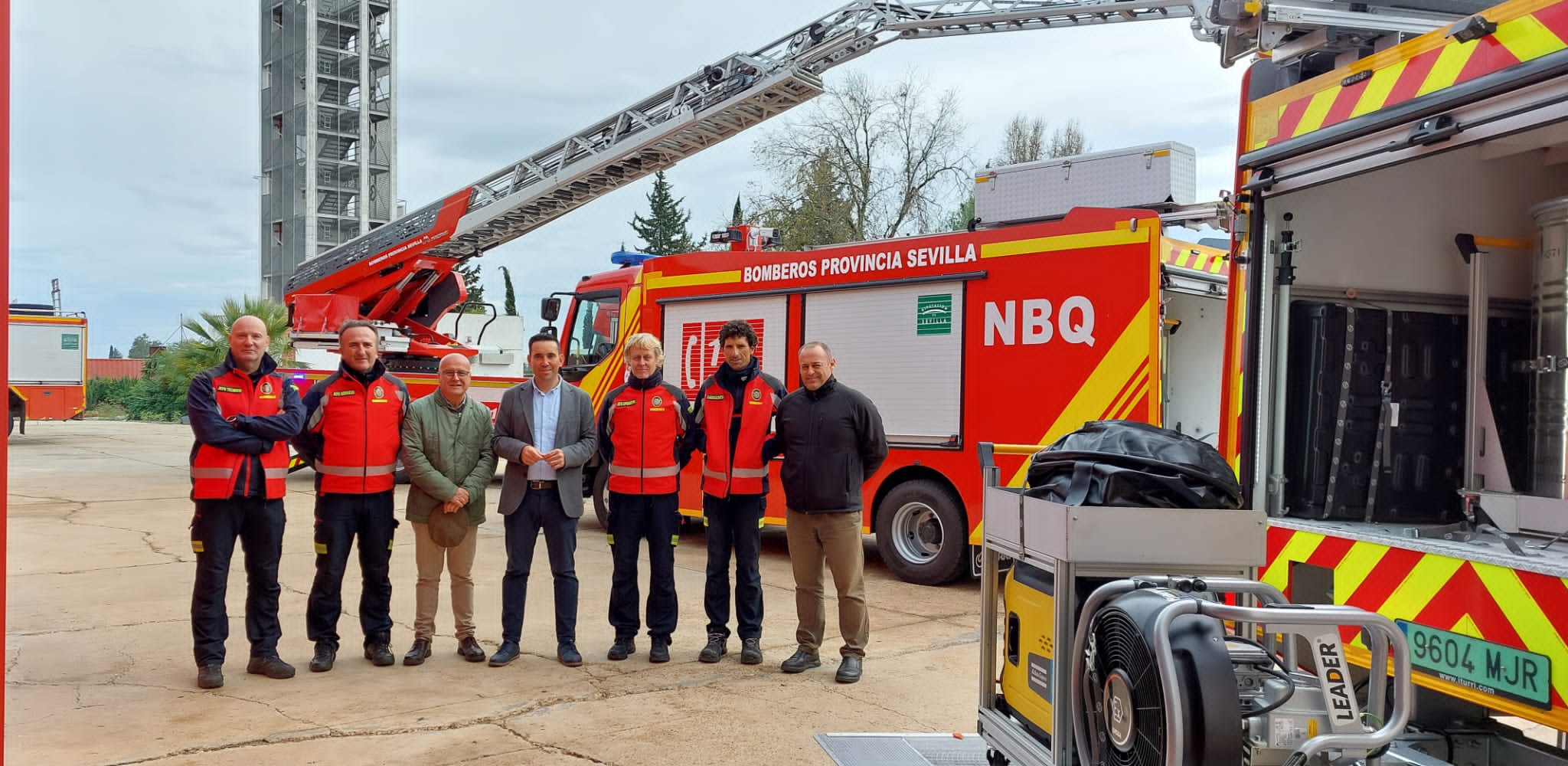 Entrega por parte de la Diputación de nuevos vehículos para los bomberos de la provincia