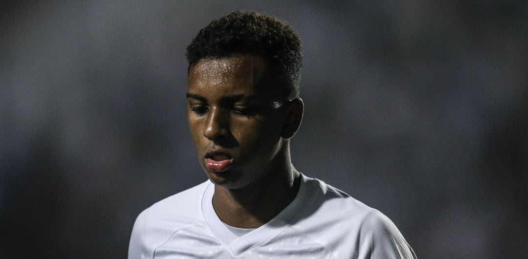 Rodrygo, durante un partido con el Santos brasileño