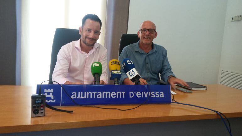 El alcalde de Ibiza, Rafel Ruiz y el concejal de servicios sociales, Joan Ribas, en una imagen de archivo