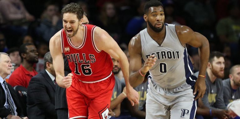 Gasol cierra el puño frente a los Pistons