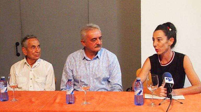 Manuel Varela, alcalde de Chantada, en el centro de la imagen