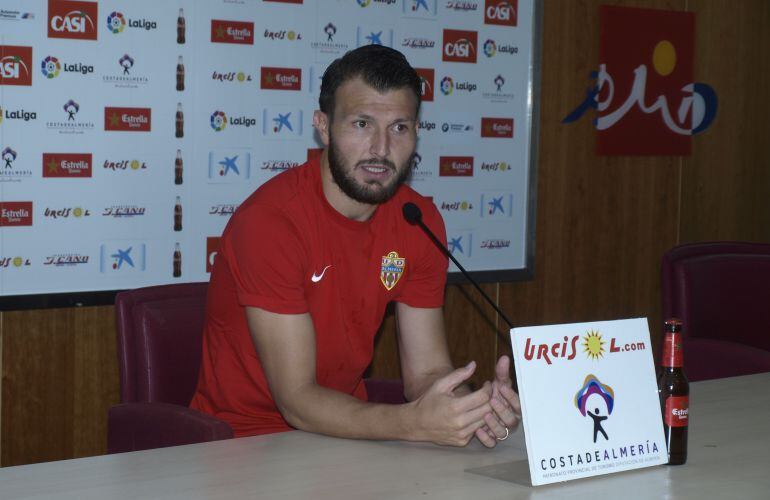 Marco Motta en rueda de prensa.