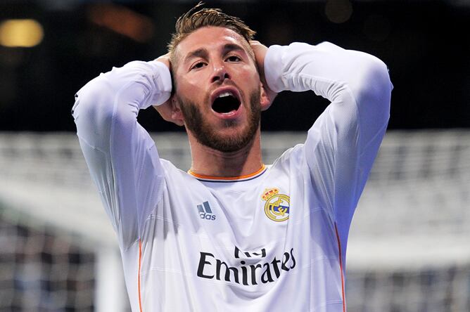 Sergio Ramos durante un partido en el Bernabéu.