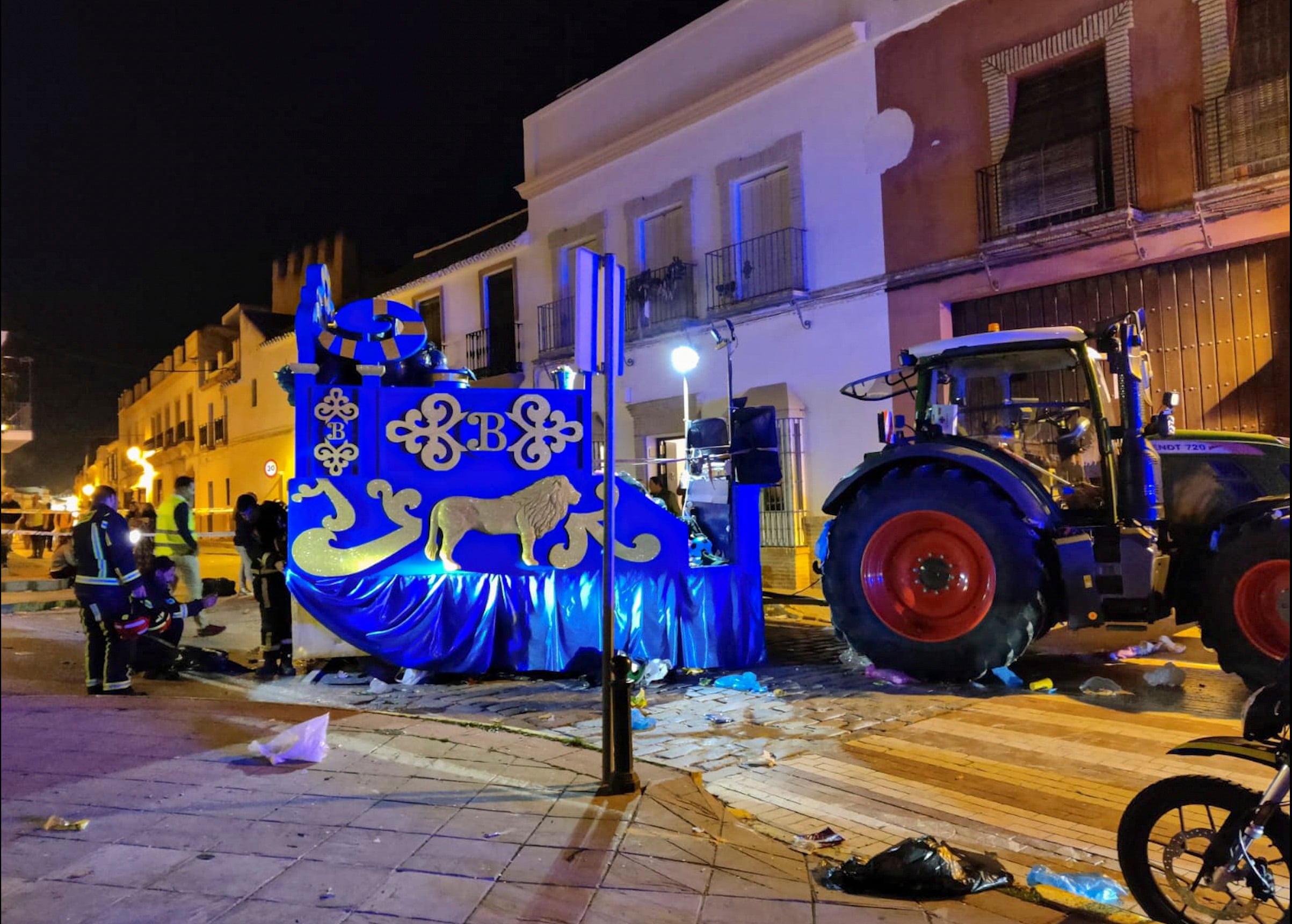 El accidente donde un tractor de una cabalgata de Reyes Magos en la localidad sevillana de Marchena ha matado a una persona