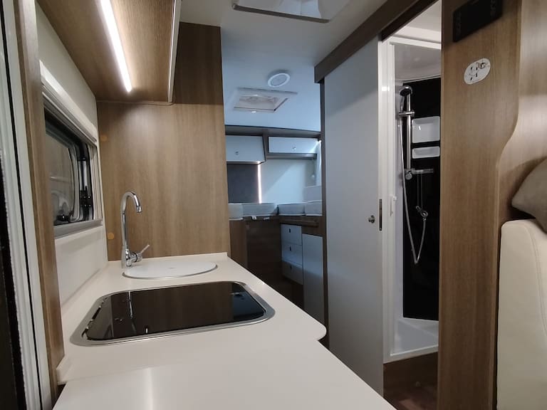 Interior de una de las autocaravanas