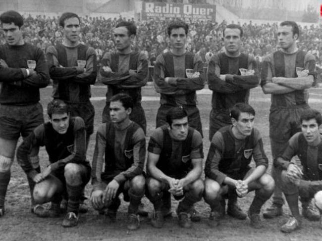 Jaime Rodríguez, segundo por la derecha en la fila de abajo, en un partido con la Gimnástica Segoviana.