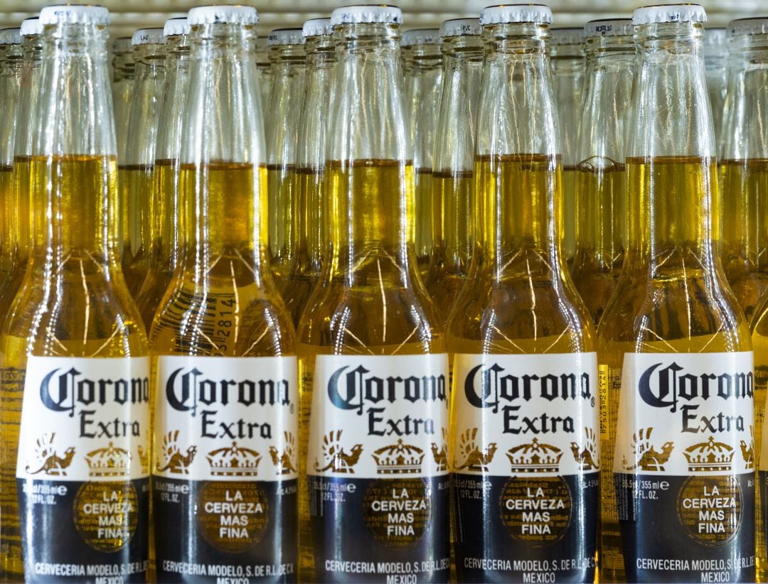 Cerveza Corona.