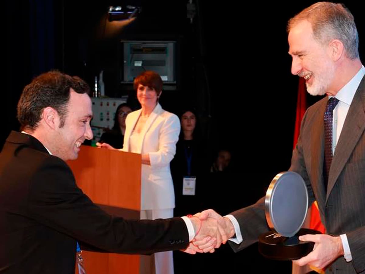 El Rey Felipe VI premia a Alhambra Guitarras de Muro con el galardón 'Bien hecho en España' en un acto celebrado en Bilbao