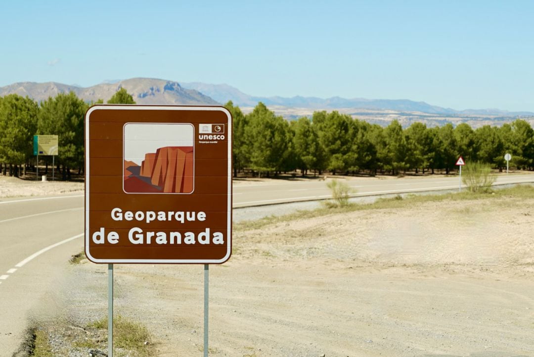 Nueva señalilzación en las carreteras del Geoparque de Granada