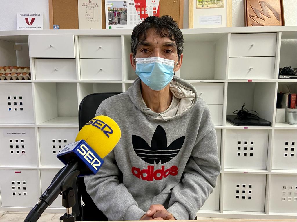 Luis Moro, una de las personas que se recupera en la vivienda para la recuperación de la Salud de Hogar Sí en Córdoba