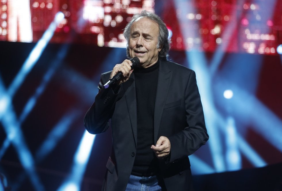 Joan Manual Serrat canta en la gala tras recoger su premio