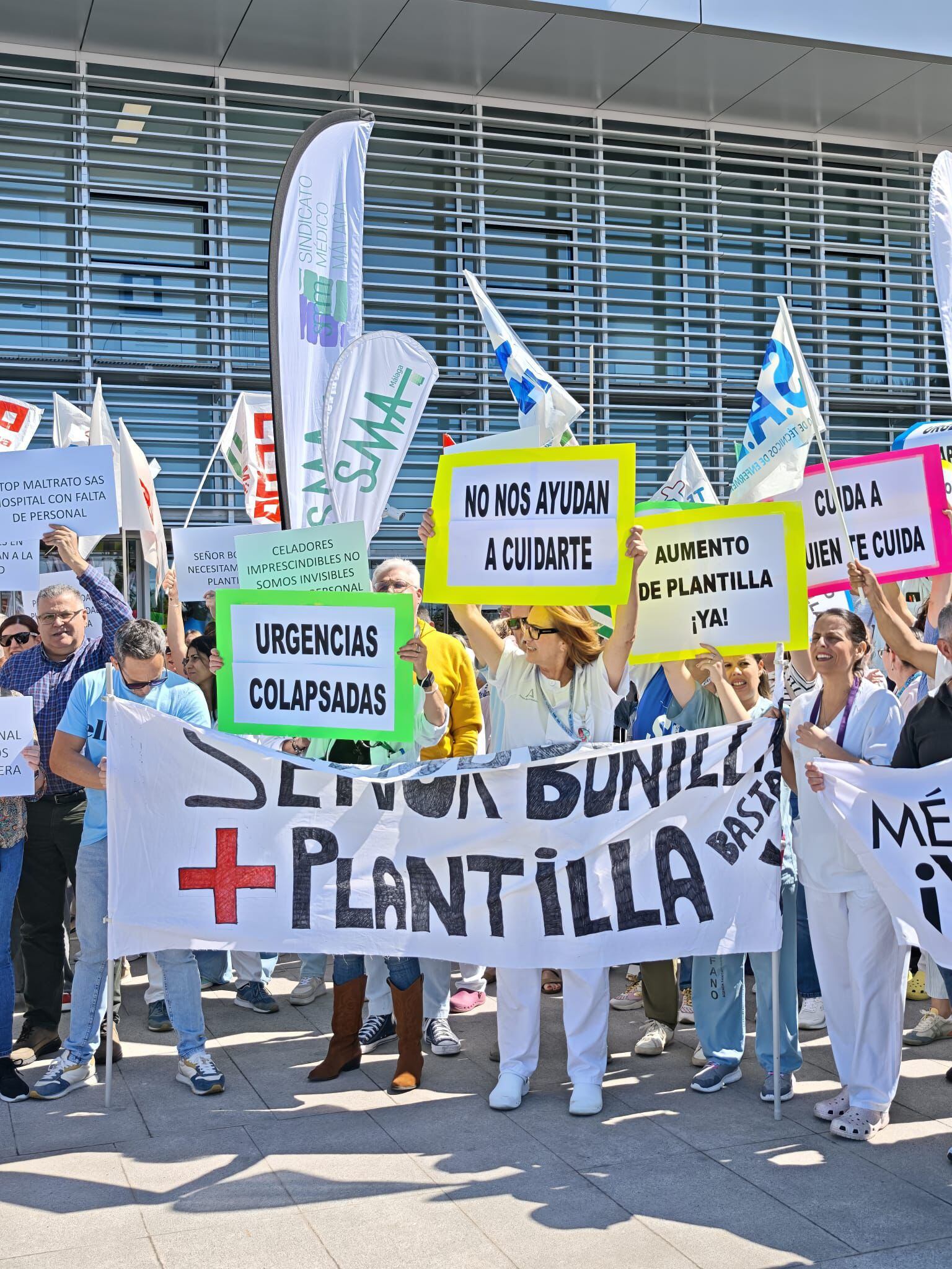 Sindicatos y pacientes exigen la contratación de más personal en el hospital Universitario Costa del Sol de Marbella