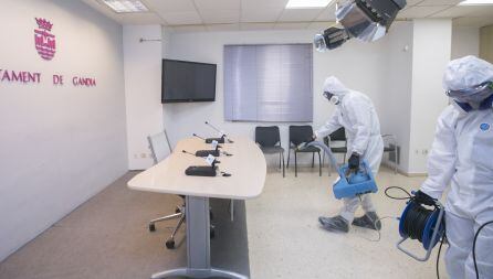 Desinfección de la sala de prensa del ayuntamiento