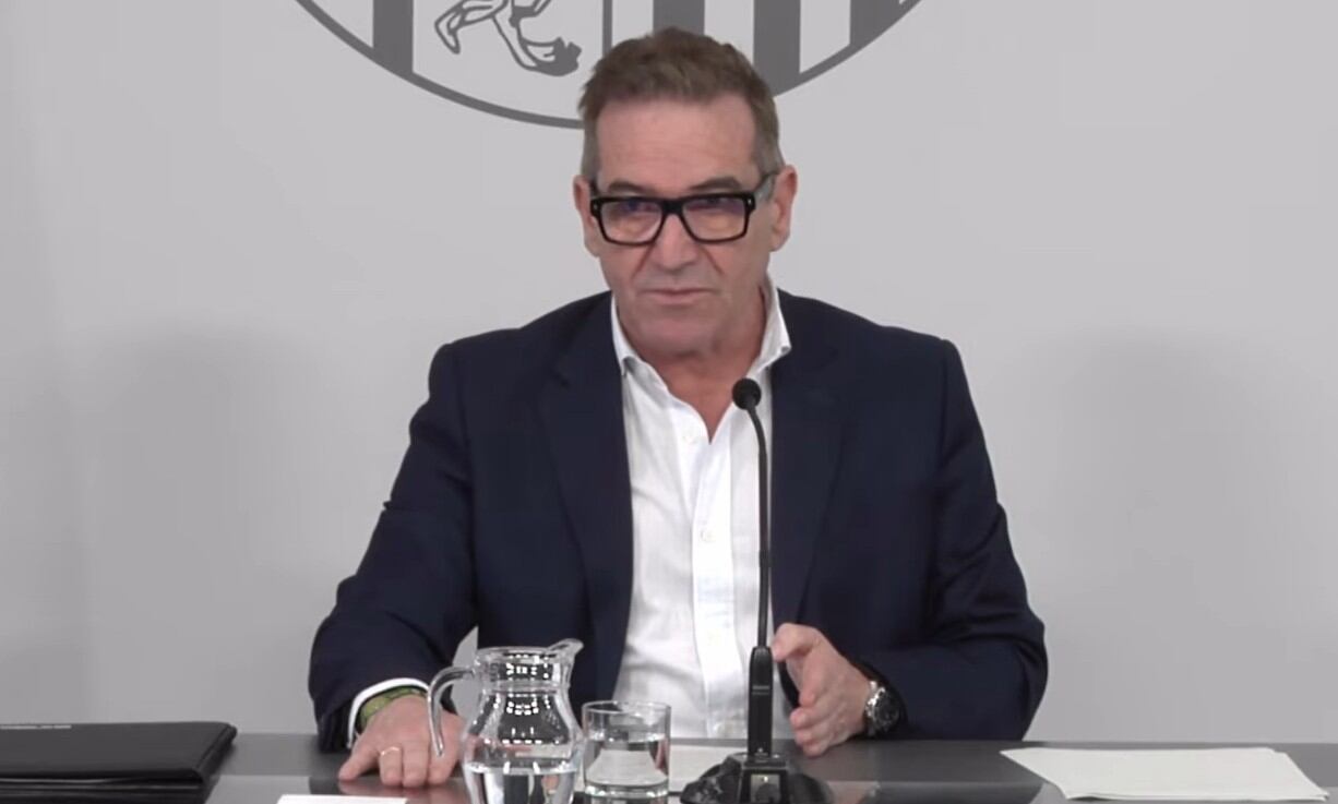 Luis Mallada  director general de Planificación, Centros y FP del Gobierno de Aragón, presentando el proceso de escolarización