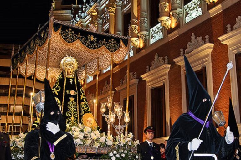 Imagen de la Procesión de la Soledad de la Virgen