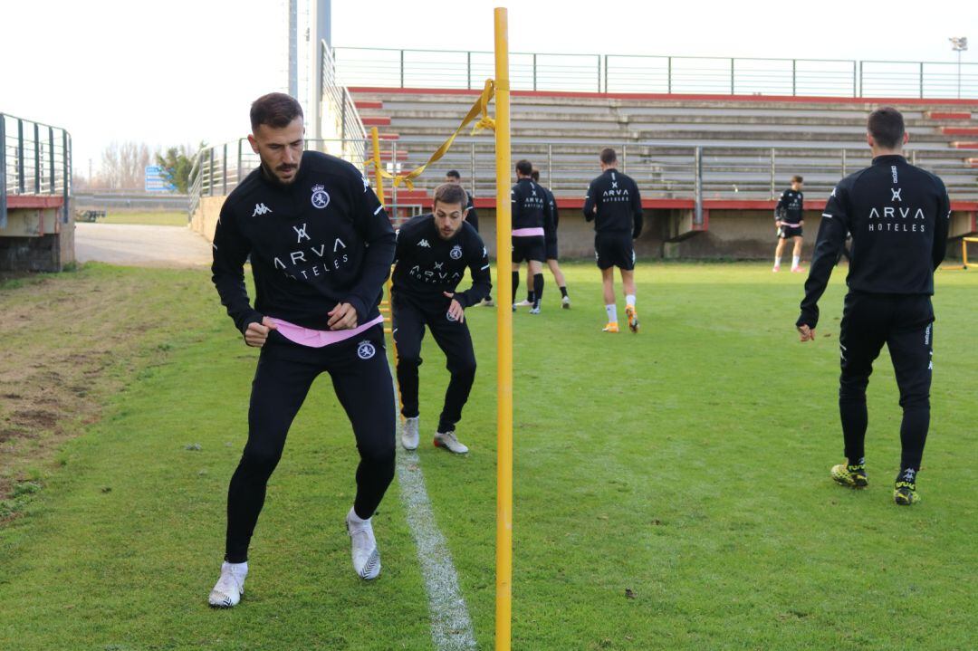 Los titulares ante el Burgos realizaron hoy una sesión de recuperación